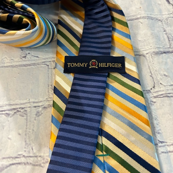 TOMMY HILFIGER 100% SILK MULTI PATTERN AND COLORS MADE IN USA MENS STRIPPED TIE - Picture 5 of 8